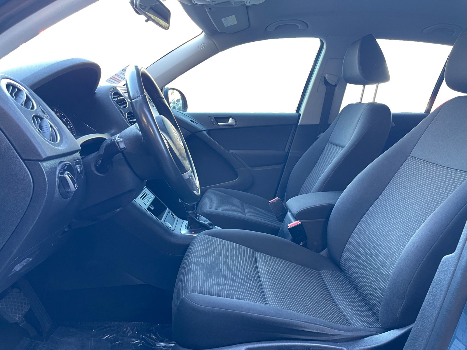 Used 2017 Volkswagen Tiguan Limited w/ Premium Package FWD image 9