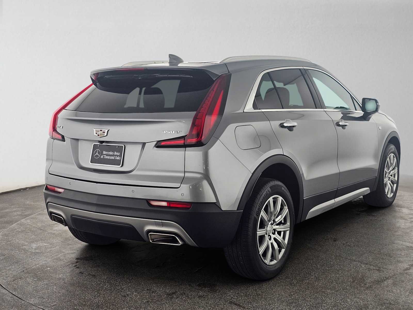 Used 2023 Cadillac XT4 Premium Luxury FWD image 3