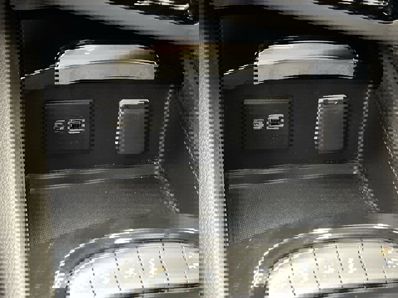 Certified 2023 Buick Envision Preferred w/ Sport Touring Package image 24