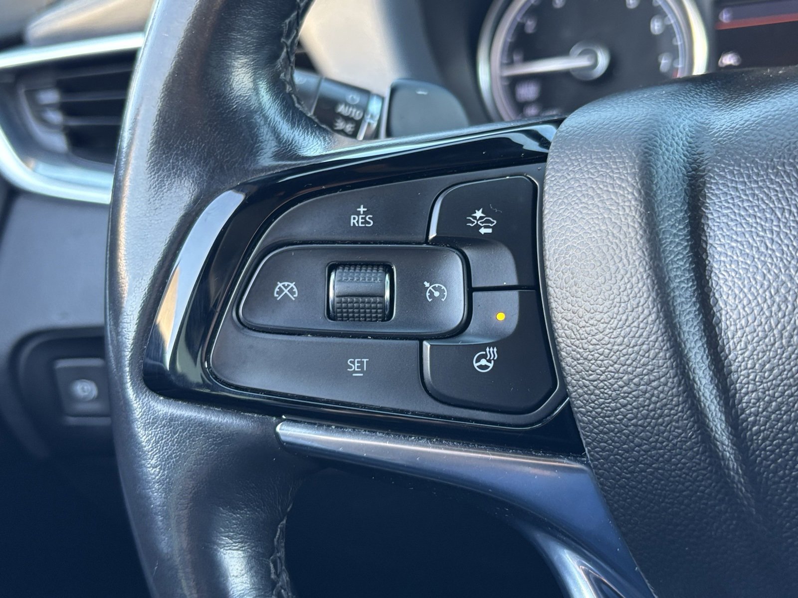 Used 2023 Buick Enclave Essence image 27