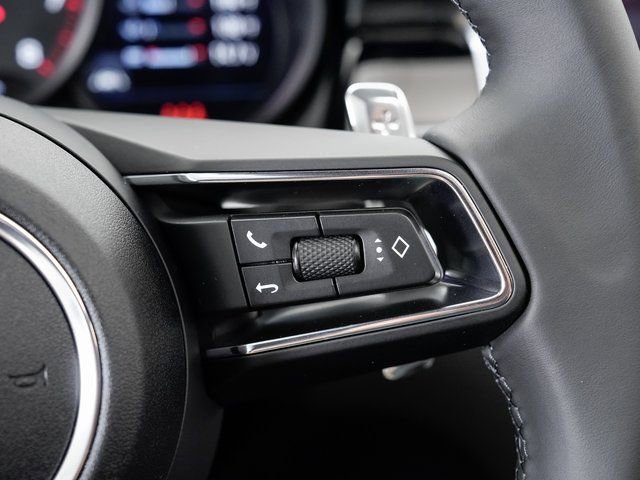 Certified 2025 Porsche Macan image 13