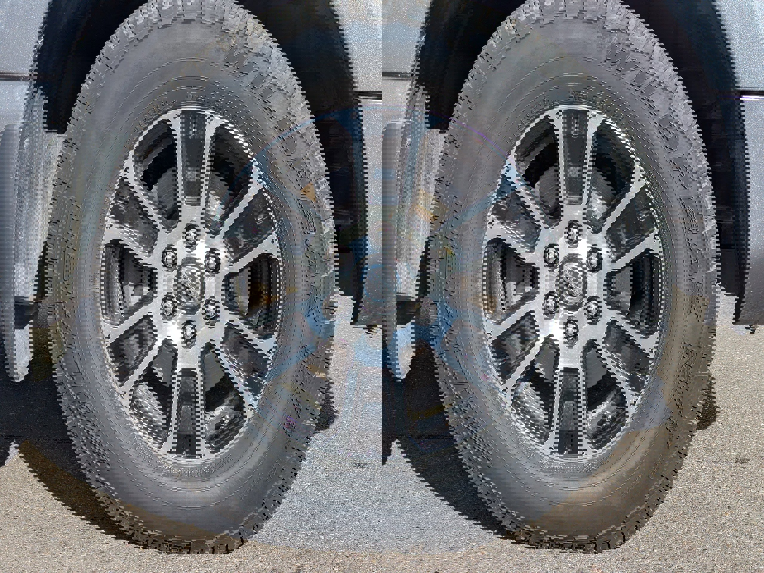 Used 2020 Nissan Titan SV w/ SV Convenience Package image 48