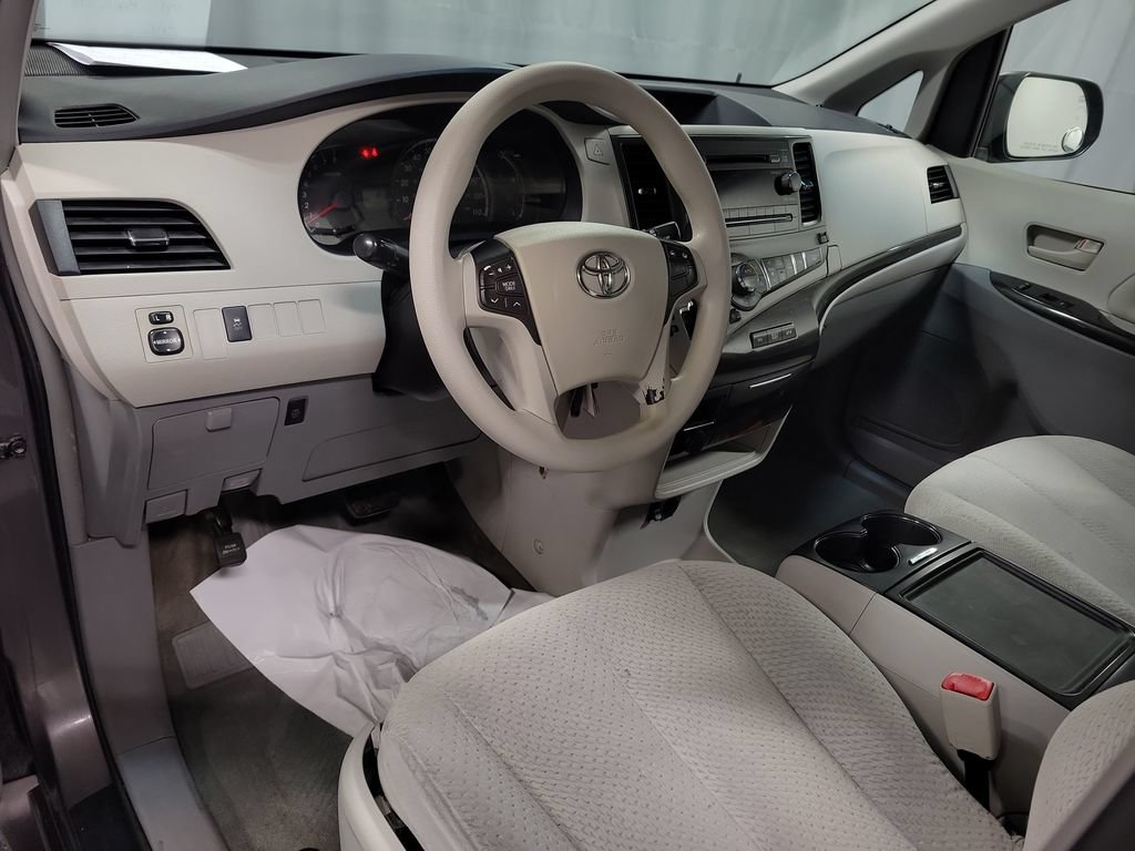 Used 2014 Toyota Sienna LE FWD image 16