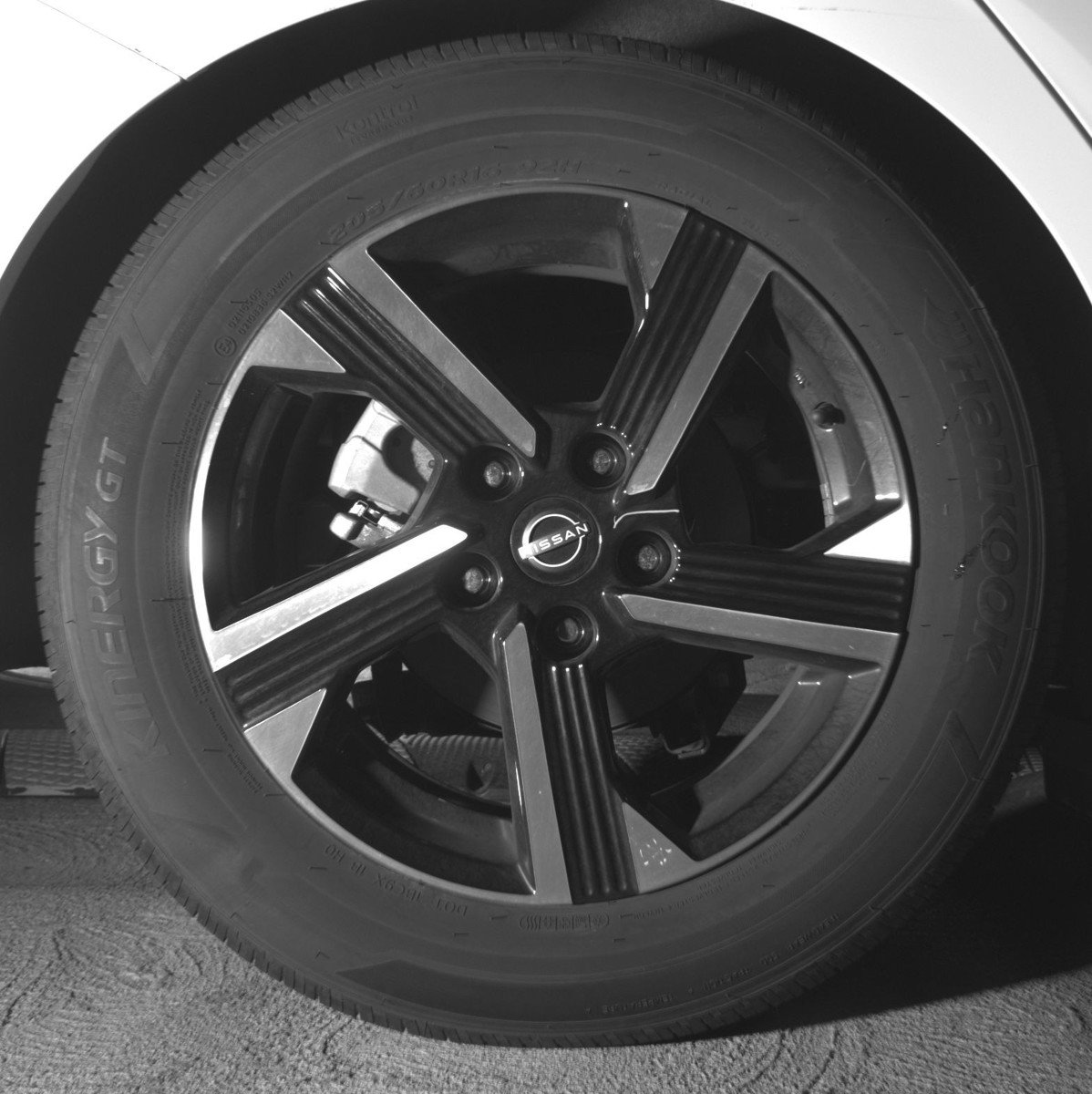 Used 2025 Nissan Sentra SV FWD image 15