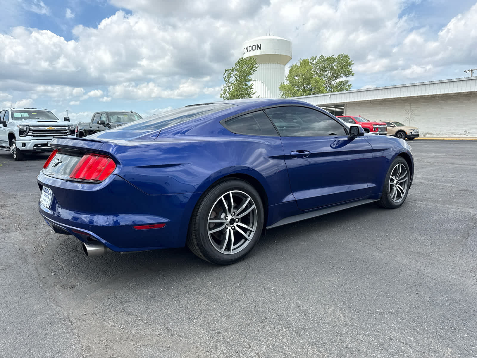 Used 2016 Ford Mustang Coupe RWD image 5