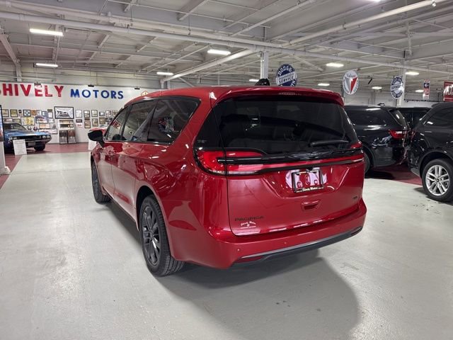 New 2026 Chrysler Pacifica Select image 3