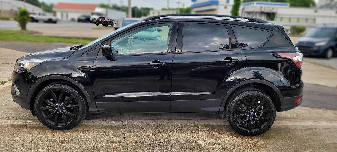 Used 2018 Ford Escape SE w/ SE Sport Appearance Package AWD/4WD image 1
