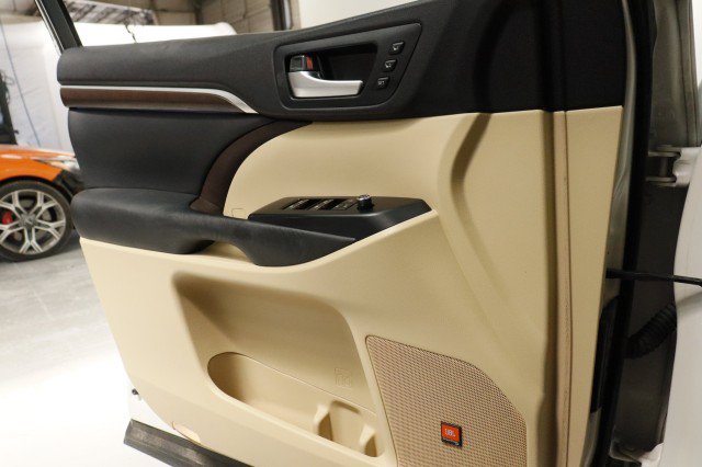 Used 2014 Toyota Highlander Limited FWD image 19