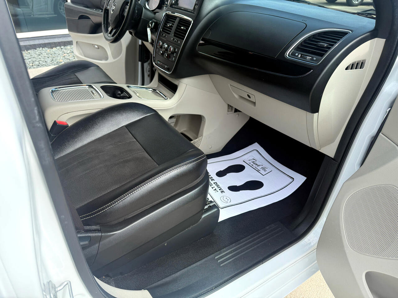 Used 2019 Dodge Grand Caravan SXT image 14