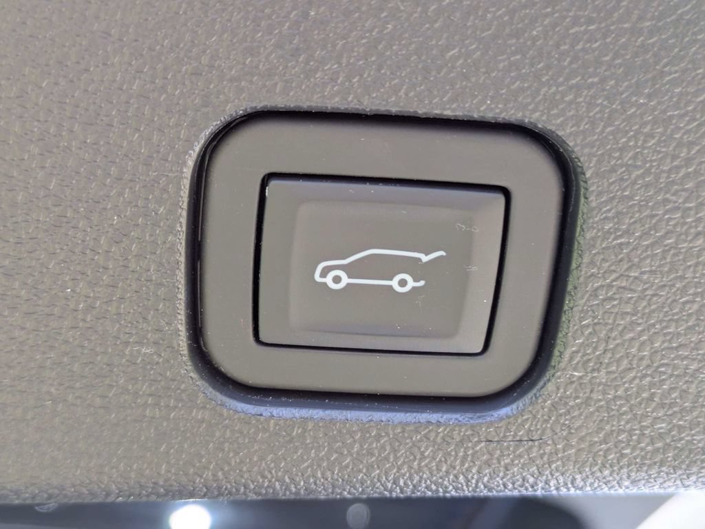 Used 2025 Buick Enclave Preferred FWD image 14