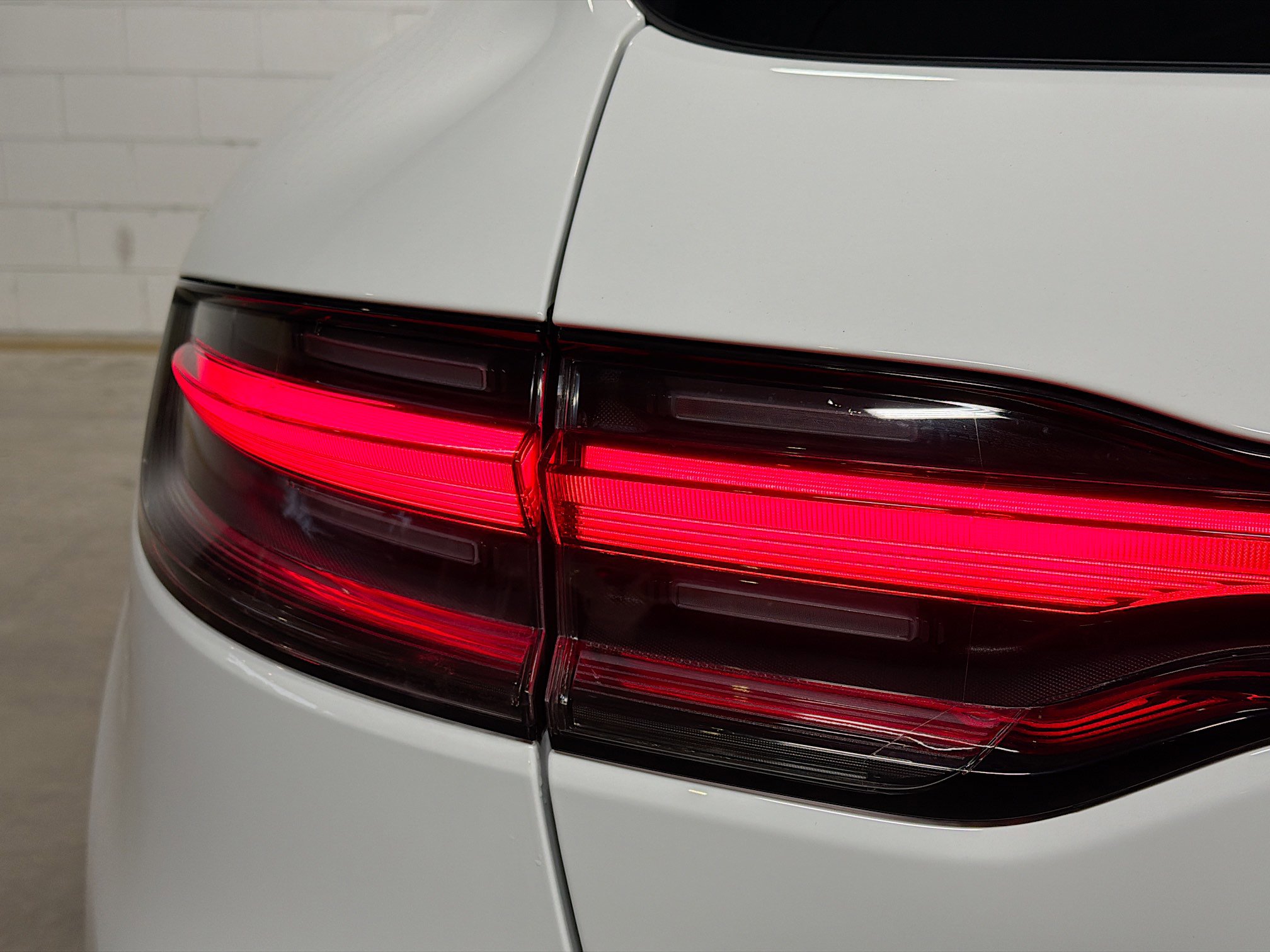 Certified 2025 Porsche Macan image 11