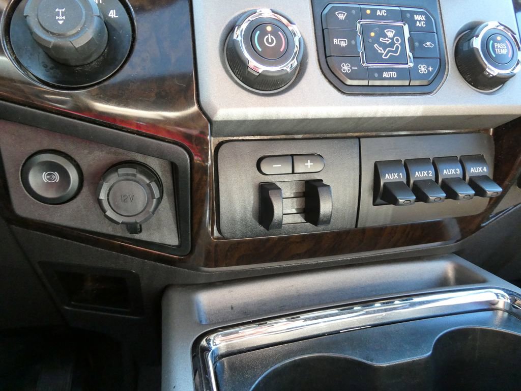 Used 2016 Ford F250 Platinum w/ FX4 Off-Road Package image 30