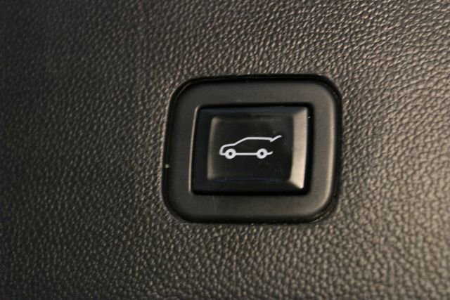 Used 2021 Chevrolet Traverse Premier w/ Redline Edition AWD/4WD image 18