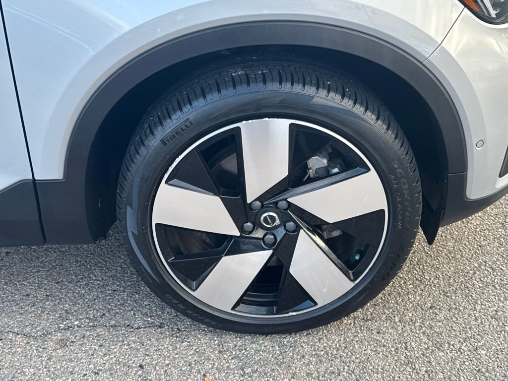 Used 2023 Volvo C40 P8 Recharge Ultimate w/ Protection Package Premier image 40