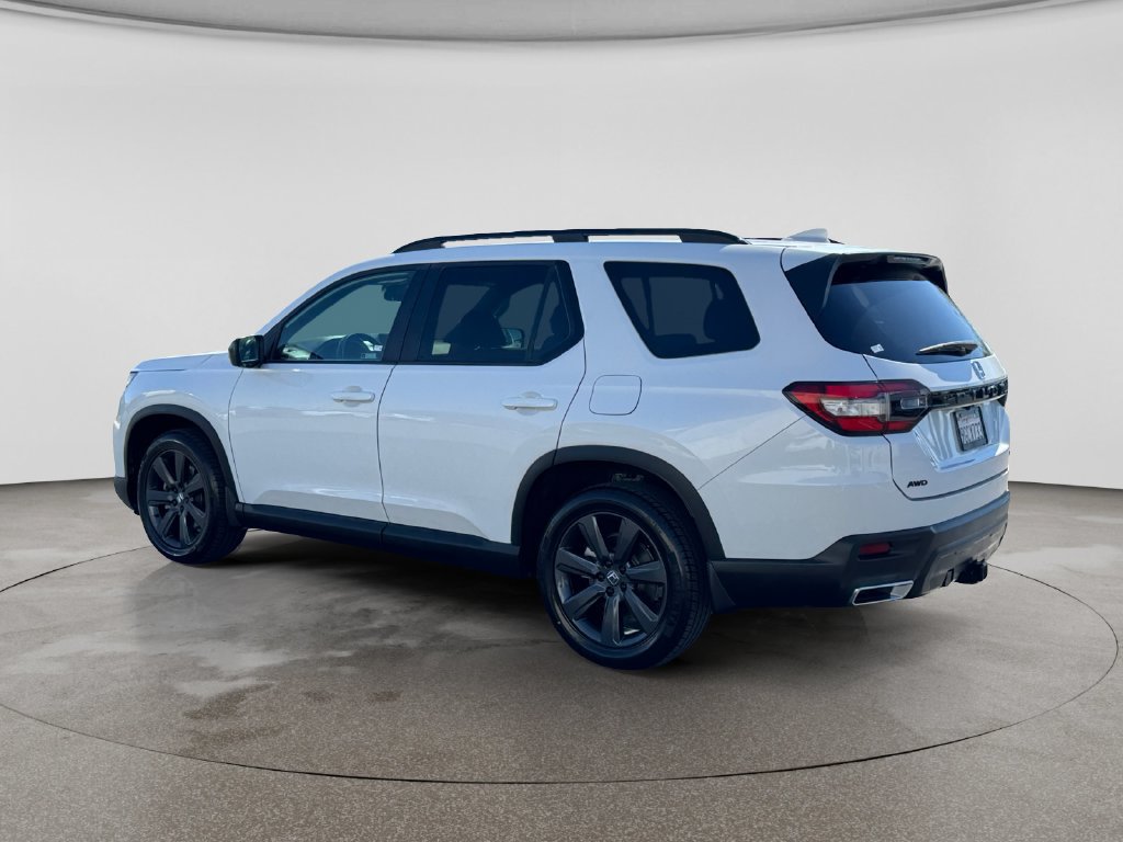 Used 2023 Honda Pilot Sport image 3