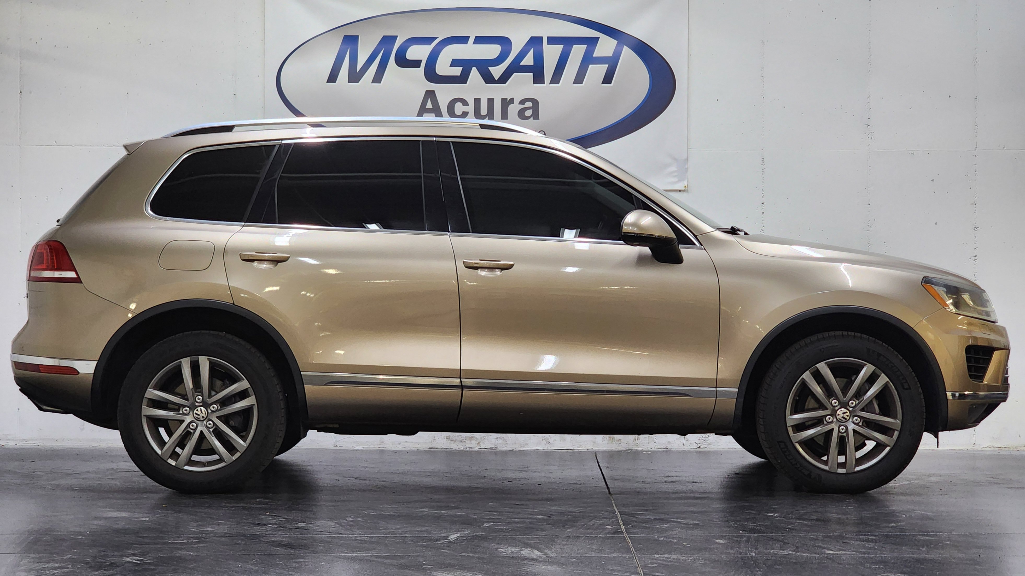 Used 2016 Volkswagen Touareg VR6 AWD/4WD image 5
