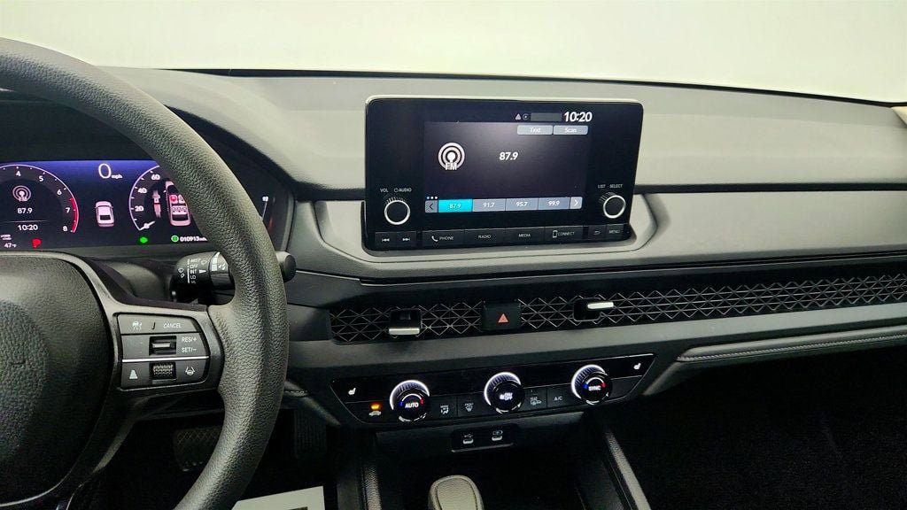 Used 2025 Honda Accord SE image 18