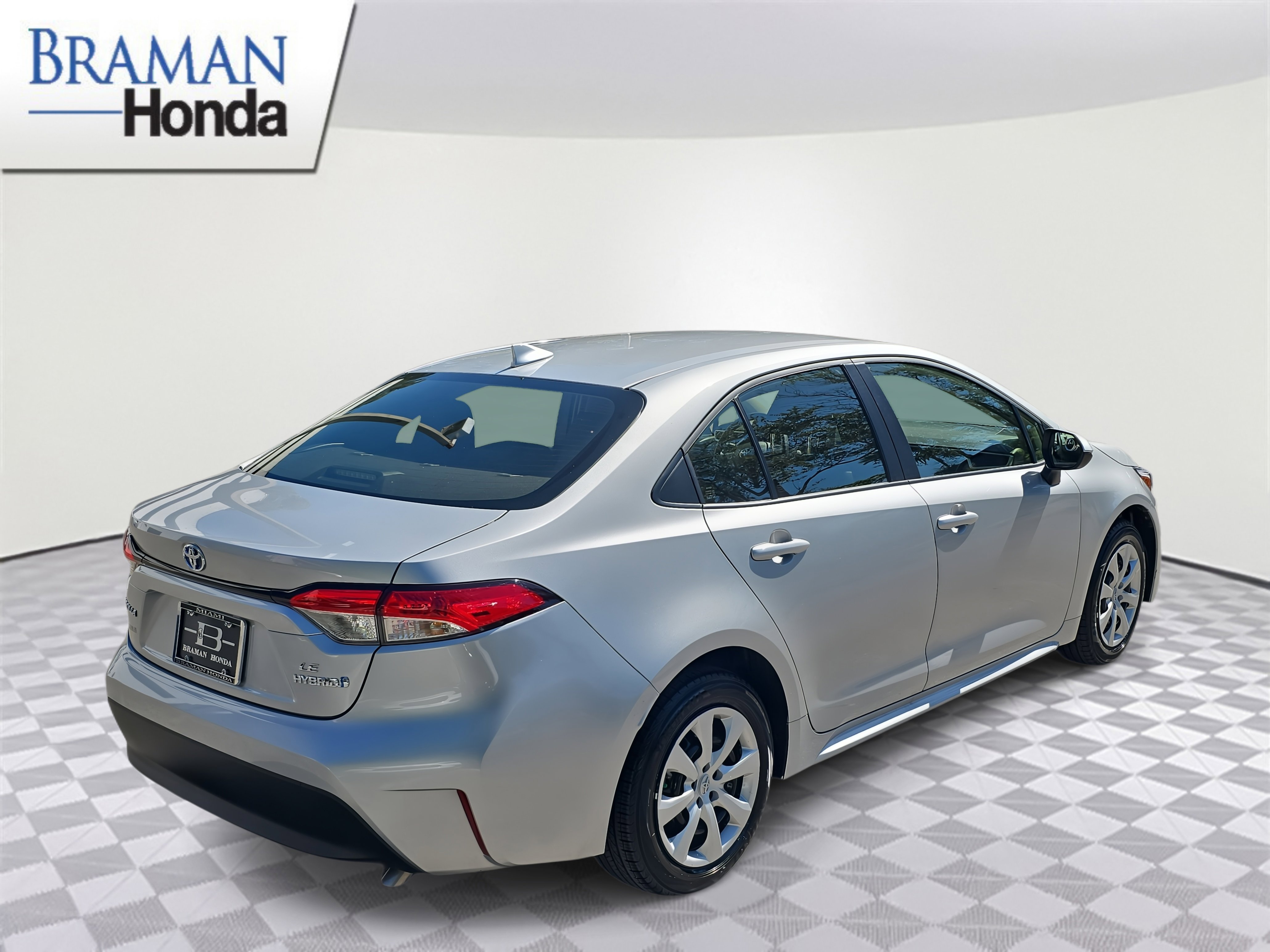 Used 2024 Toyota Corolla LE image 4