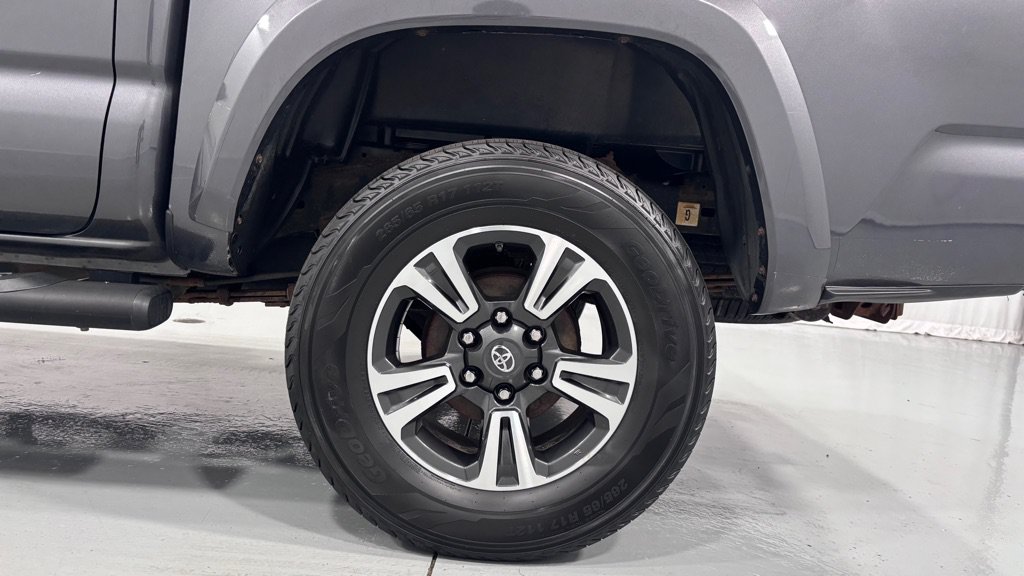 Used 2016 Toyota Tacoma TRD Sport AWD/4WD image 30