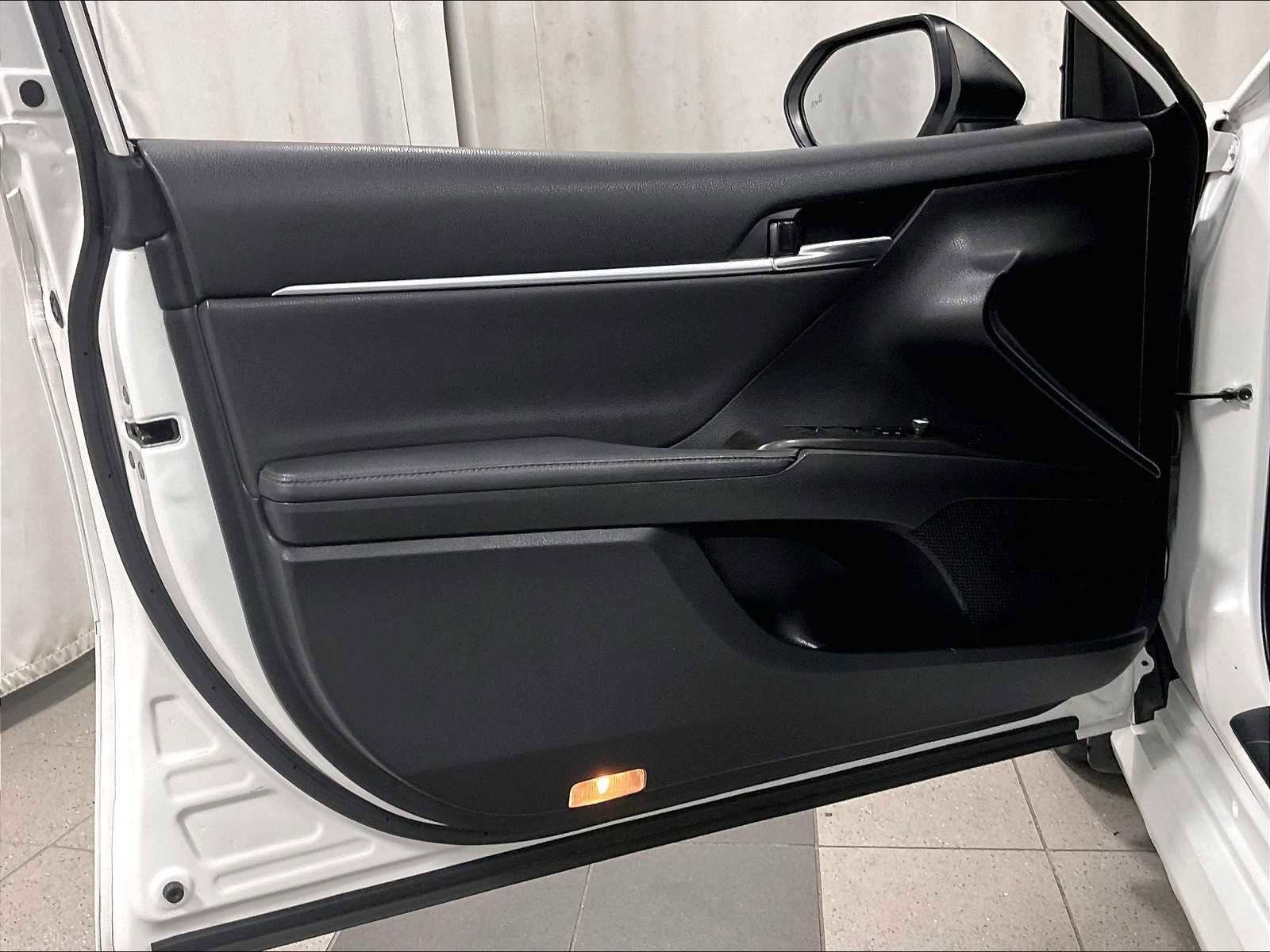 Used 2023 Toyota Camry XLE image 9