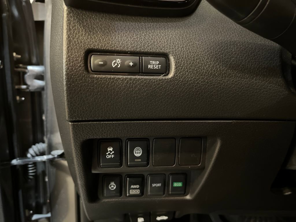 Used 2021 Nissan Rogue Sport SV image 29