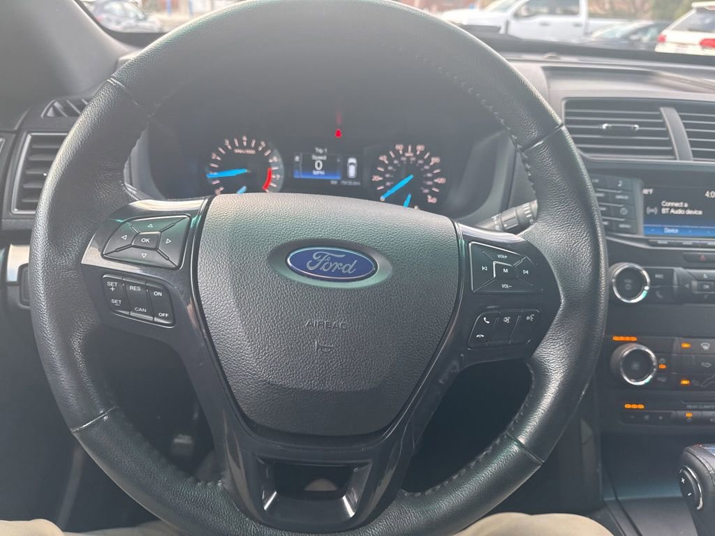 Used 2018 Ford Explorer XLT image 4