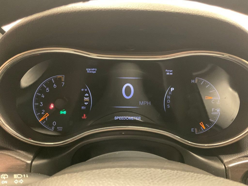 Used 2015 Jeep Grand Cherokee Altitude image 2