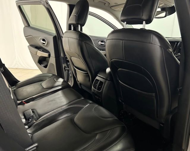Used 2019 Jeep Cherokee Limited w/ Luxury Group image 16