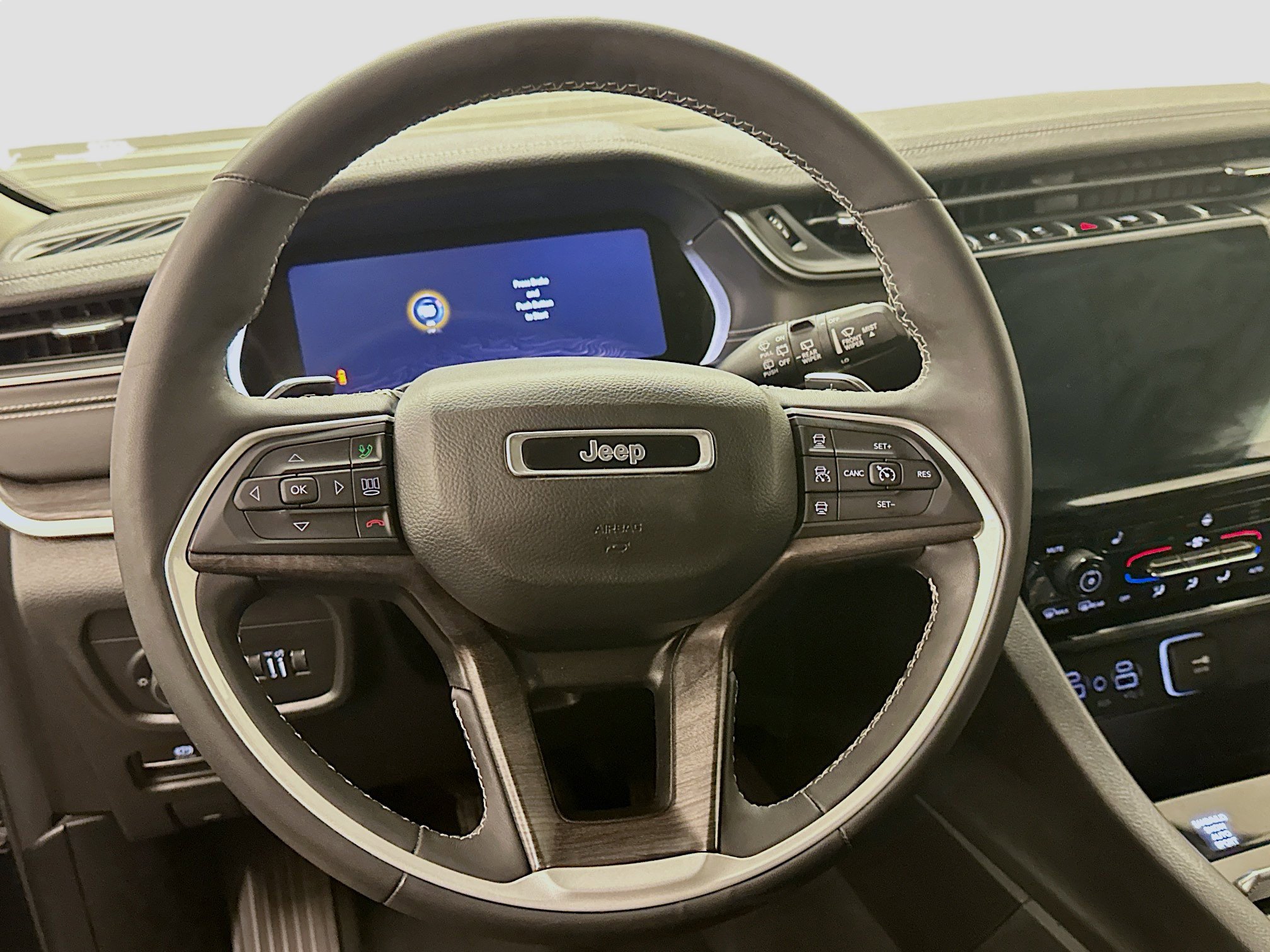 Used 2023 Jeep Grand Cherokee Limited AWD/4WD image 18
