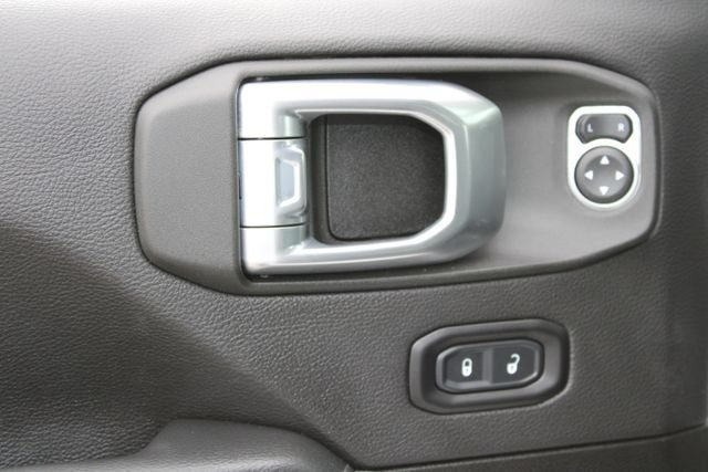 Used 2022 Jeep Wrangler Unlimited Sahara AWD/4WD image 11