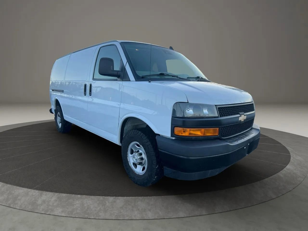 Used 2021 Chevrolet Express 3500 Regular Van 3D w/ Driver Convenience Package image 3