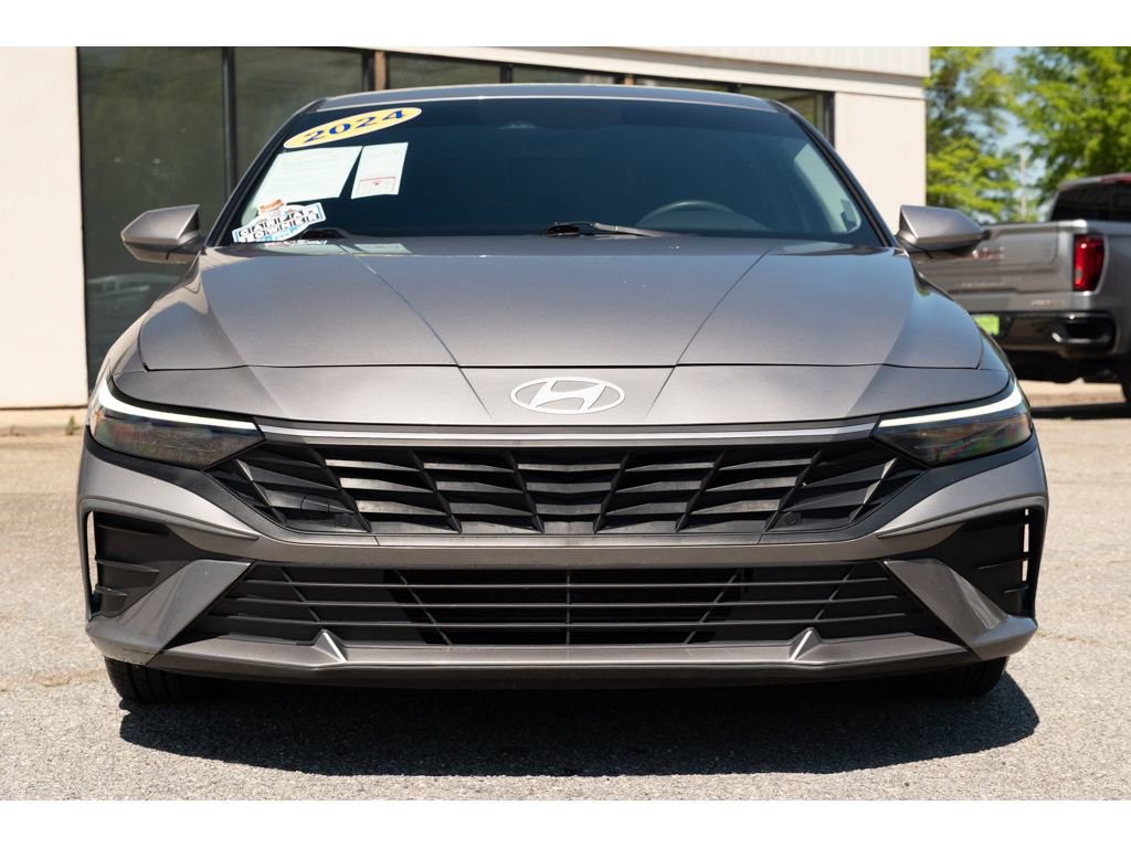 Used 2024 Hyundai Elantra SEL image 3