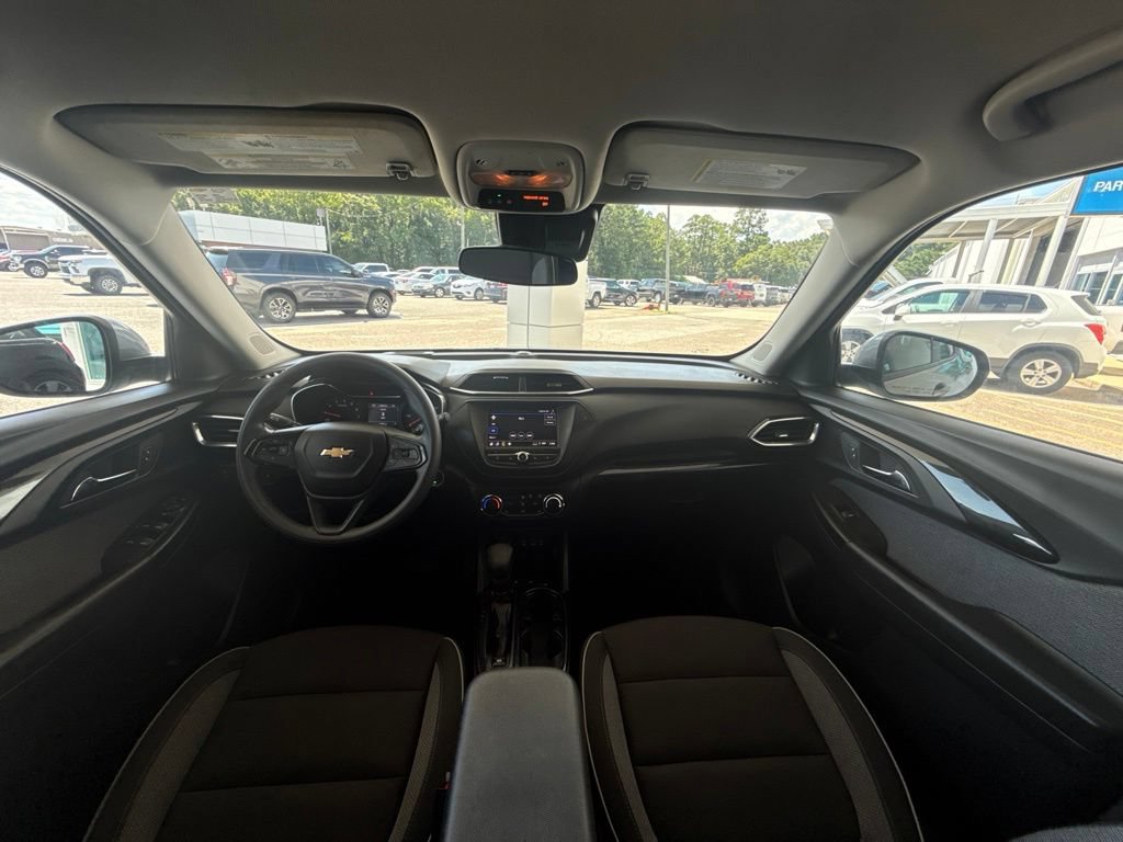 Used 2023 Chevrolet TrailBlazer LT FWD image 11