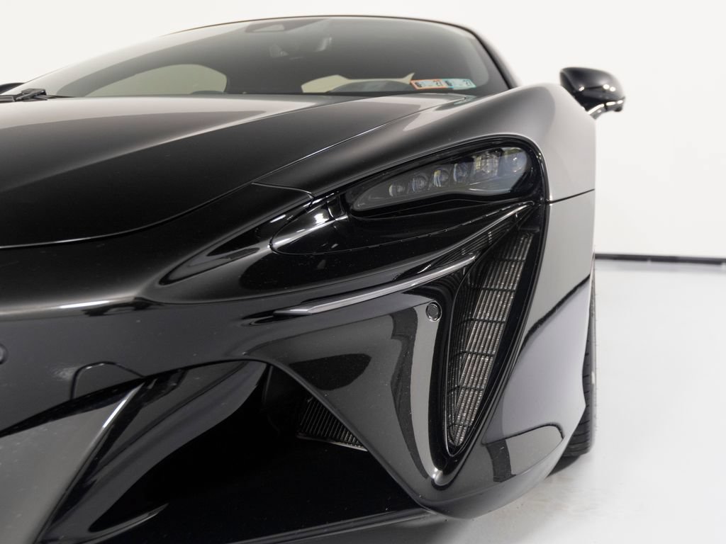 Used 2023 McLaren Artura RWD image 35