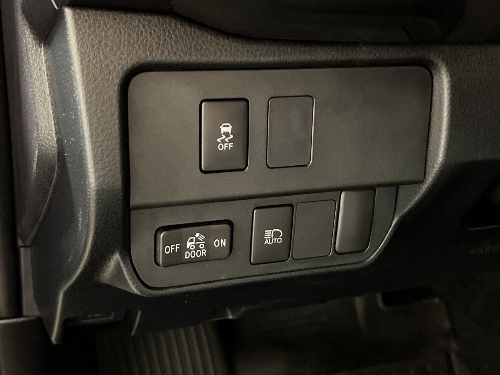 Used 2023 Toyota Tacoma SR w/ SR Convenience Package AWD/4WD image 30
