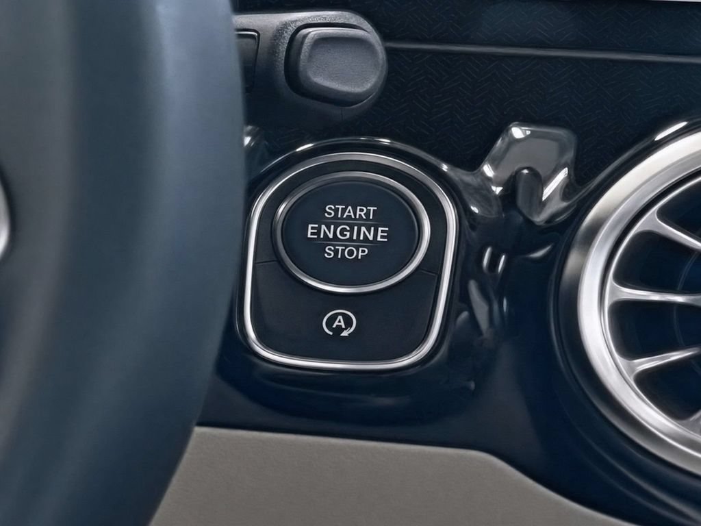 Used 2021 Mercedes-Benz GLA 250 4MATIC image 25