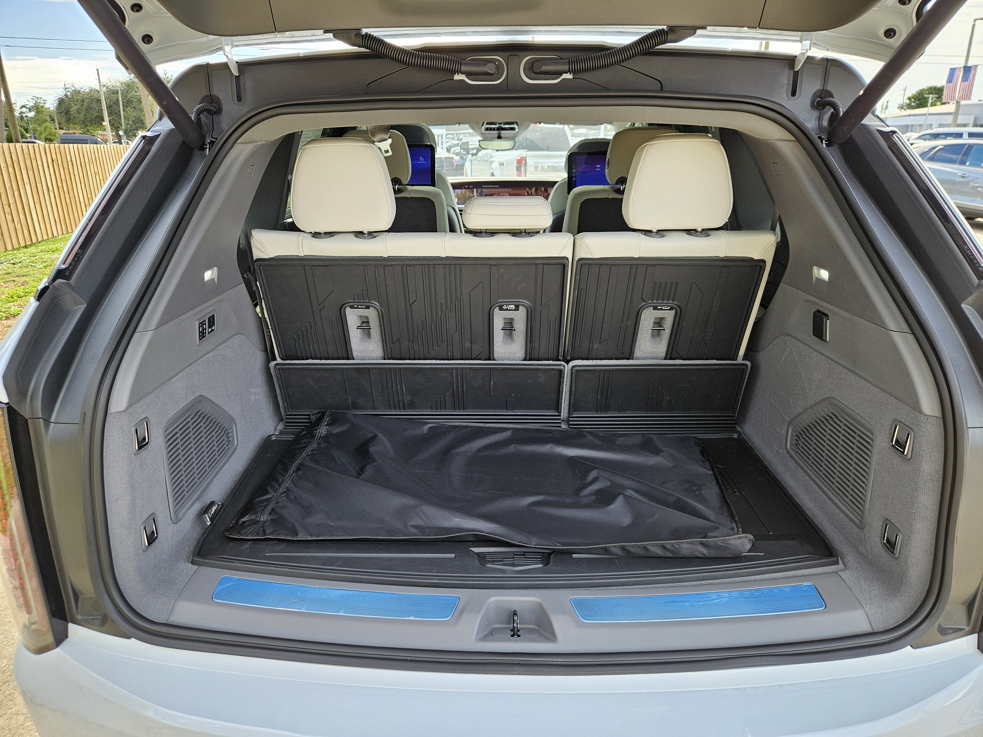 New 2025 Cadillac Lyriq Sport image 11