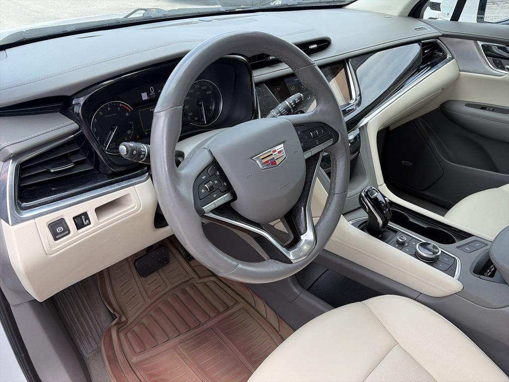Used 2023 Cadillac XT6 Premium Luxury FWD image 10