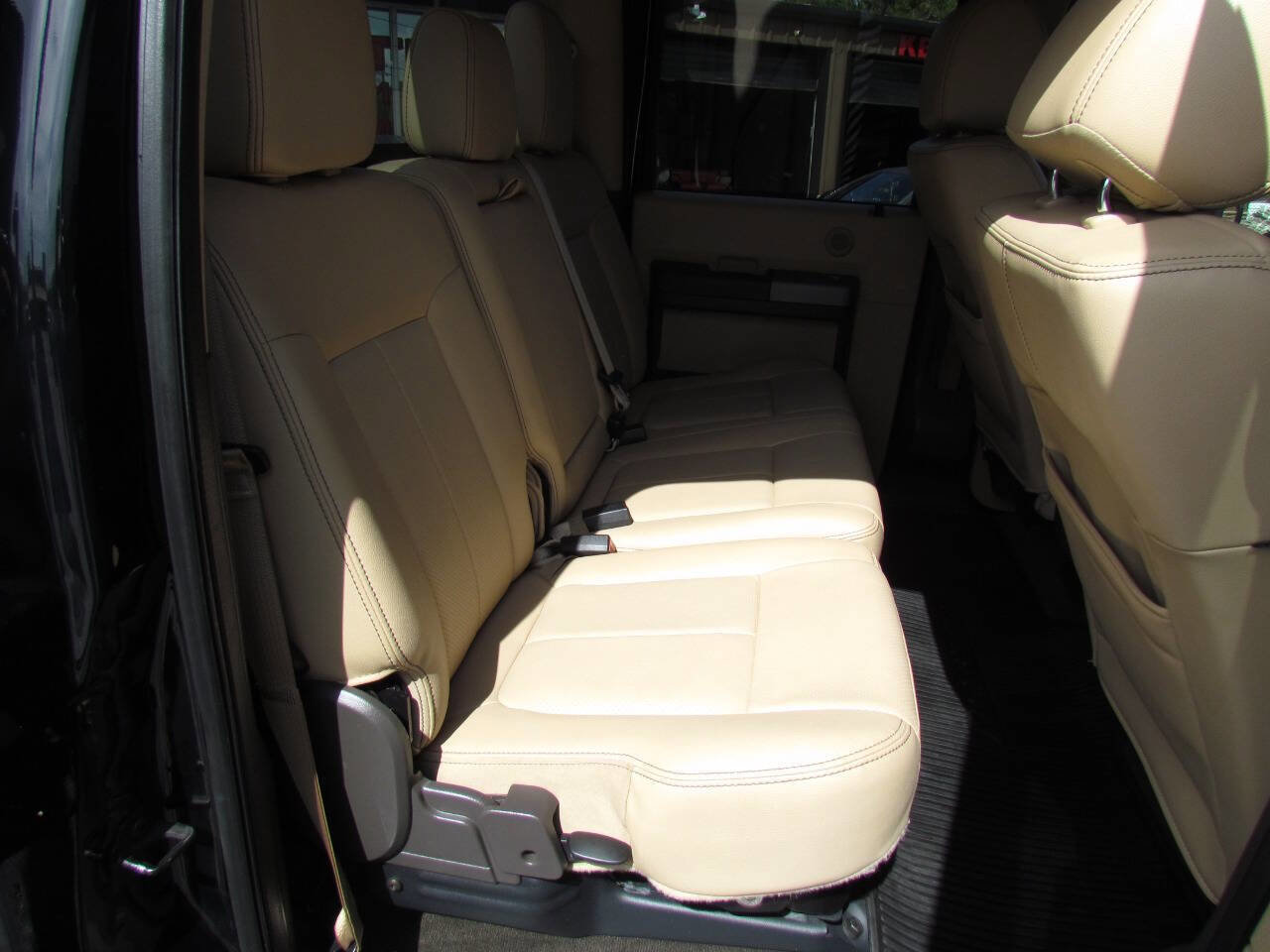 Used 2016 Ford F250 Lariat w/ Lariat Interior Package image 15