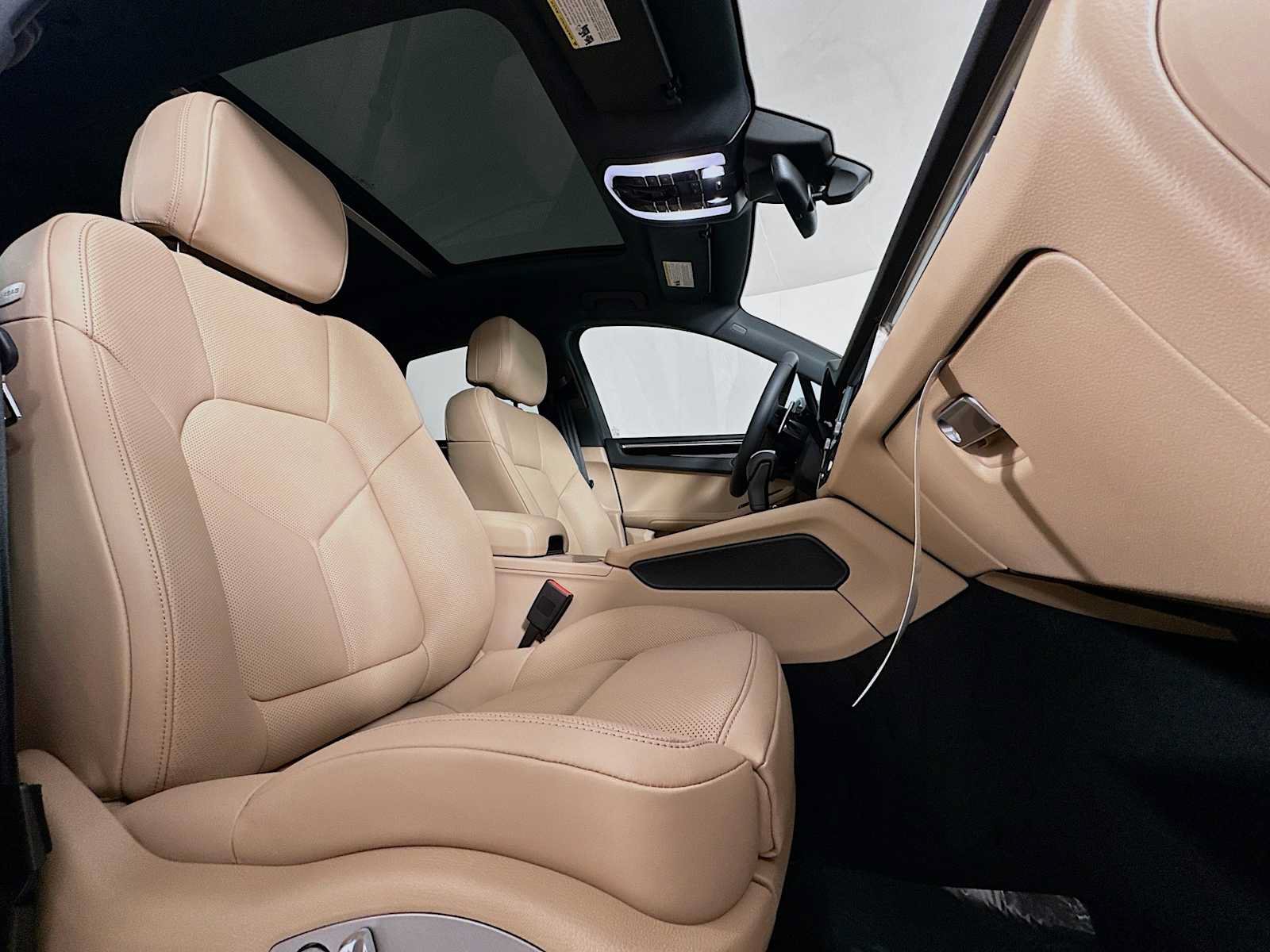 New 2026 Porsche Macan AWD/4WD image 29