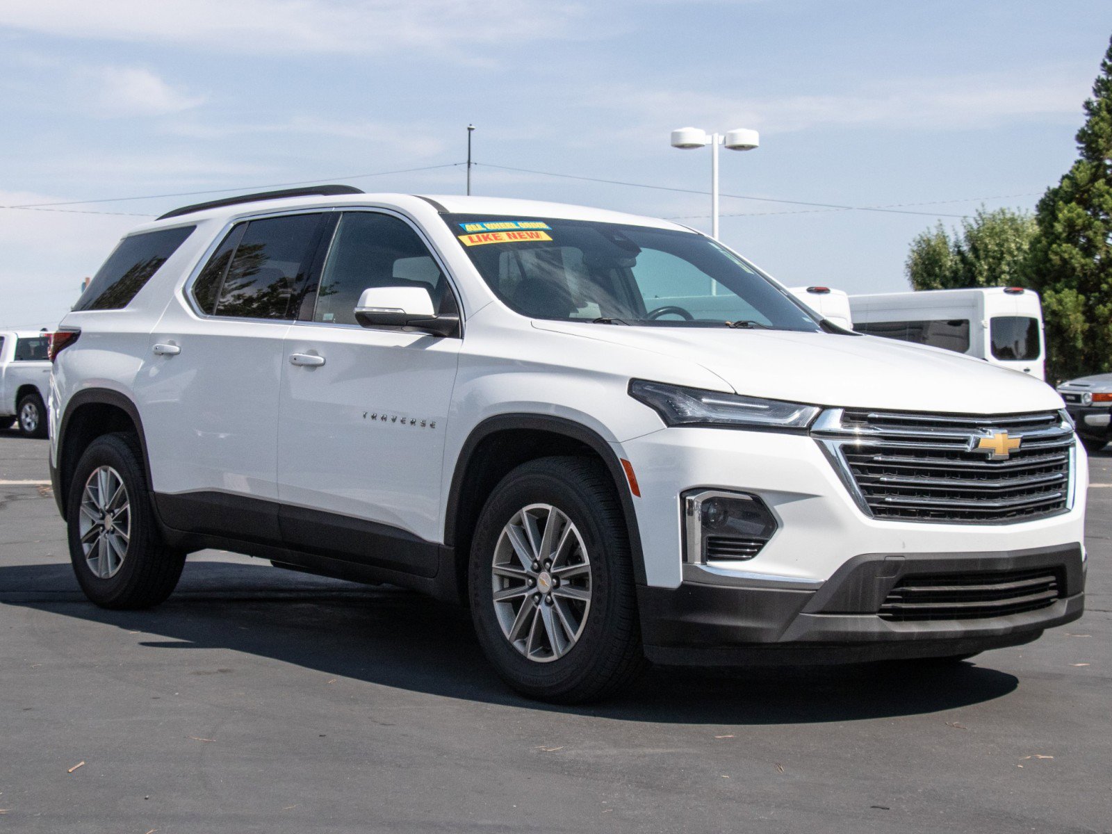 Used 2023 Chevrolet Traverse LT image 1