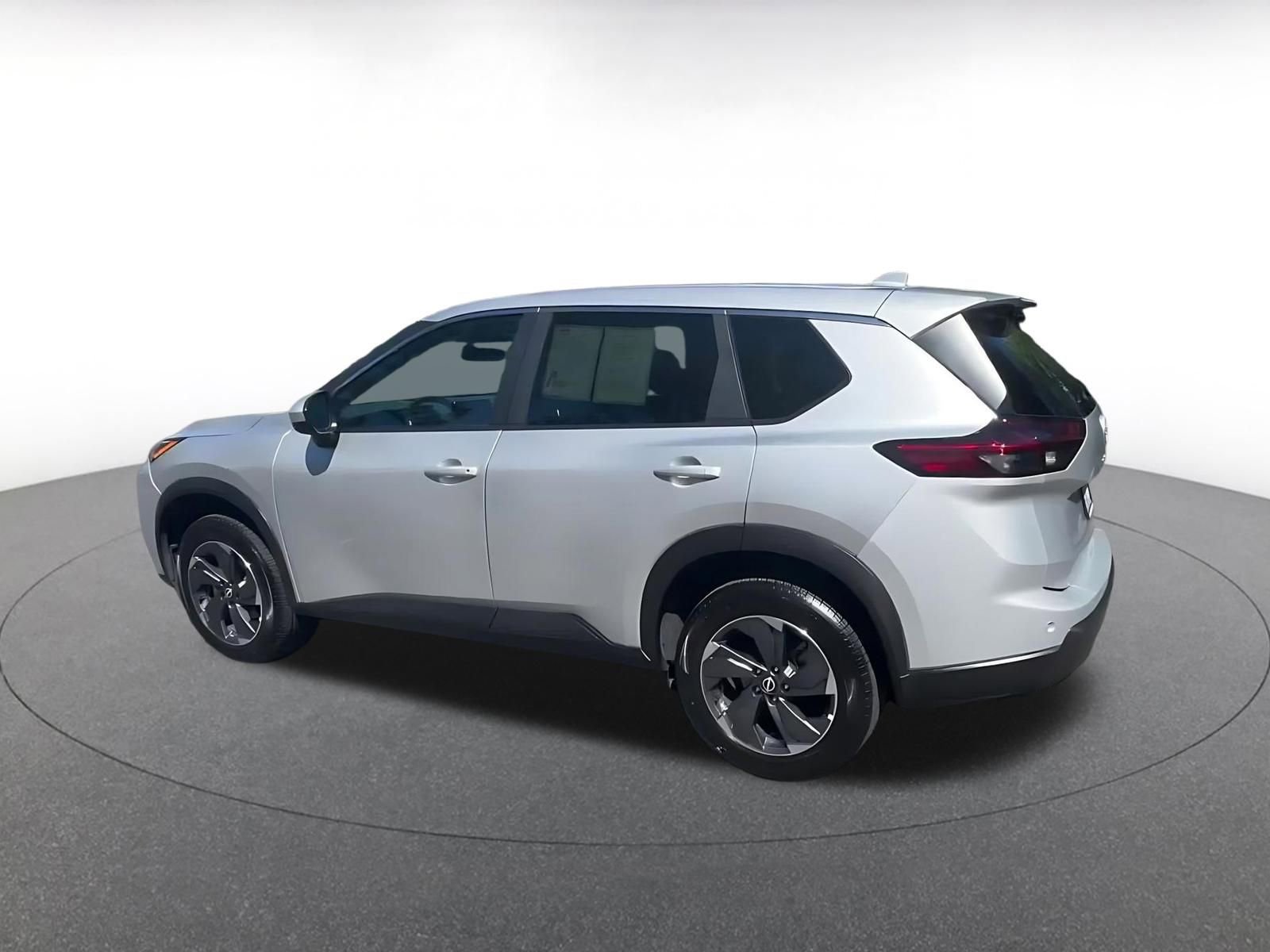 Used 2025 Nissan Rogue SV image 10