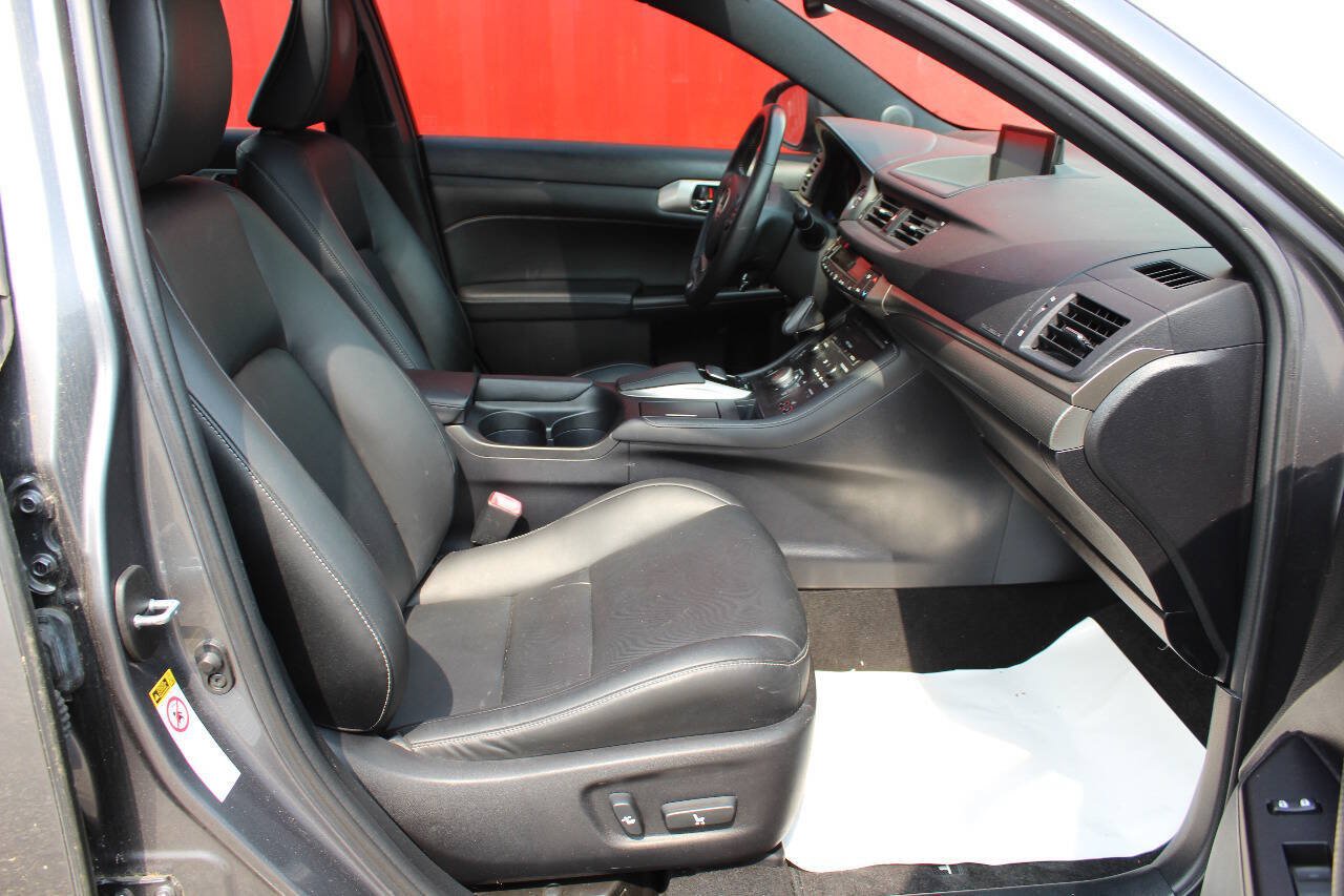 Used 2014 Lexus CT 200h w/ F Sport w/Nuluxe Interior FWD image 18