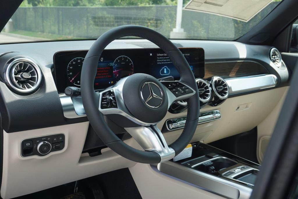 New 2025 Mercedes-Benz GLB 250 4MATIC image 10