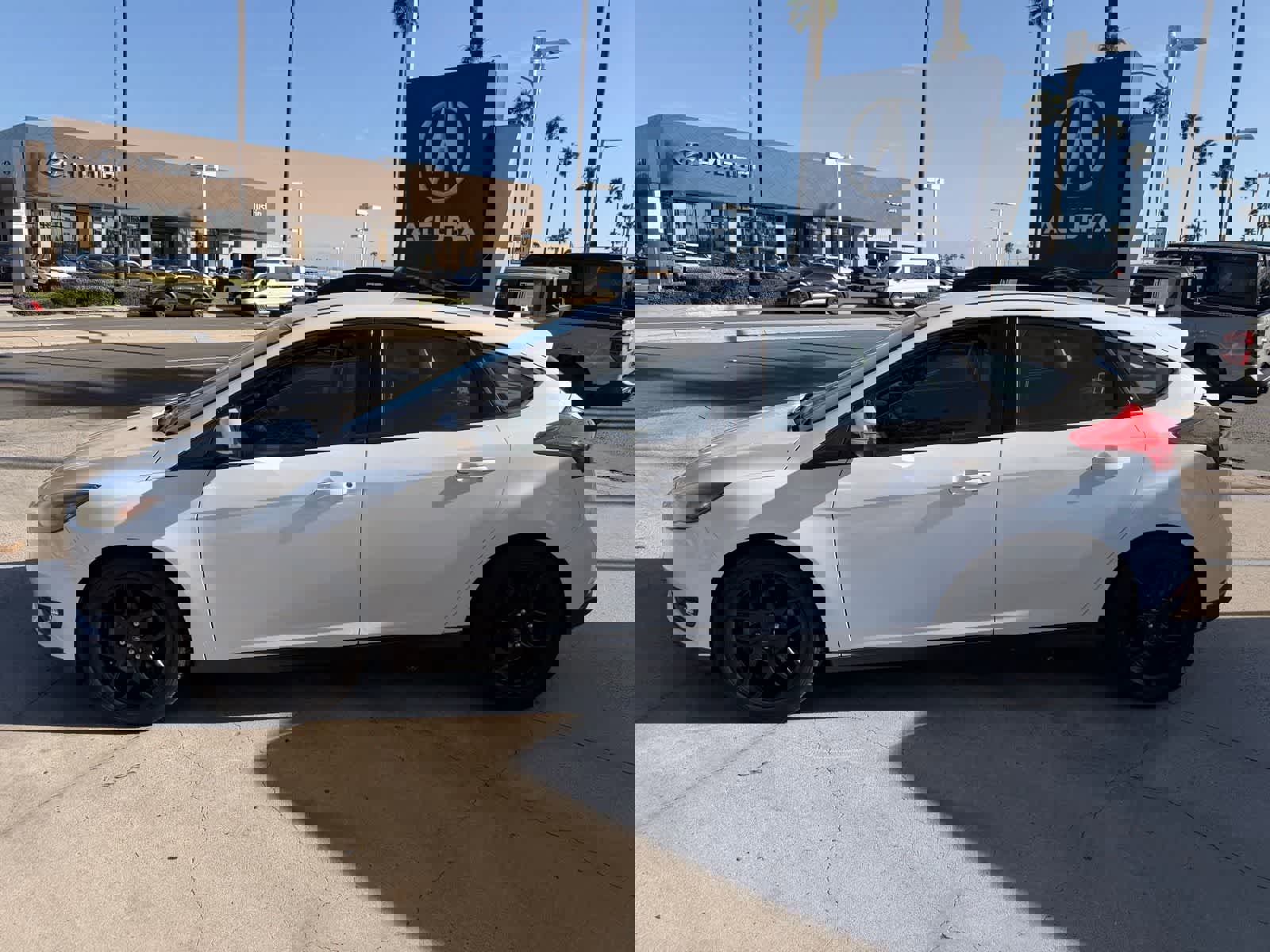 Used 2016 Ford Focus SE w/ Equipment Group 201A FWD video 2