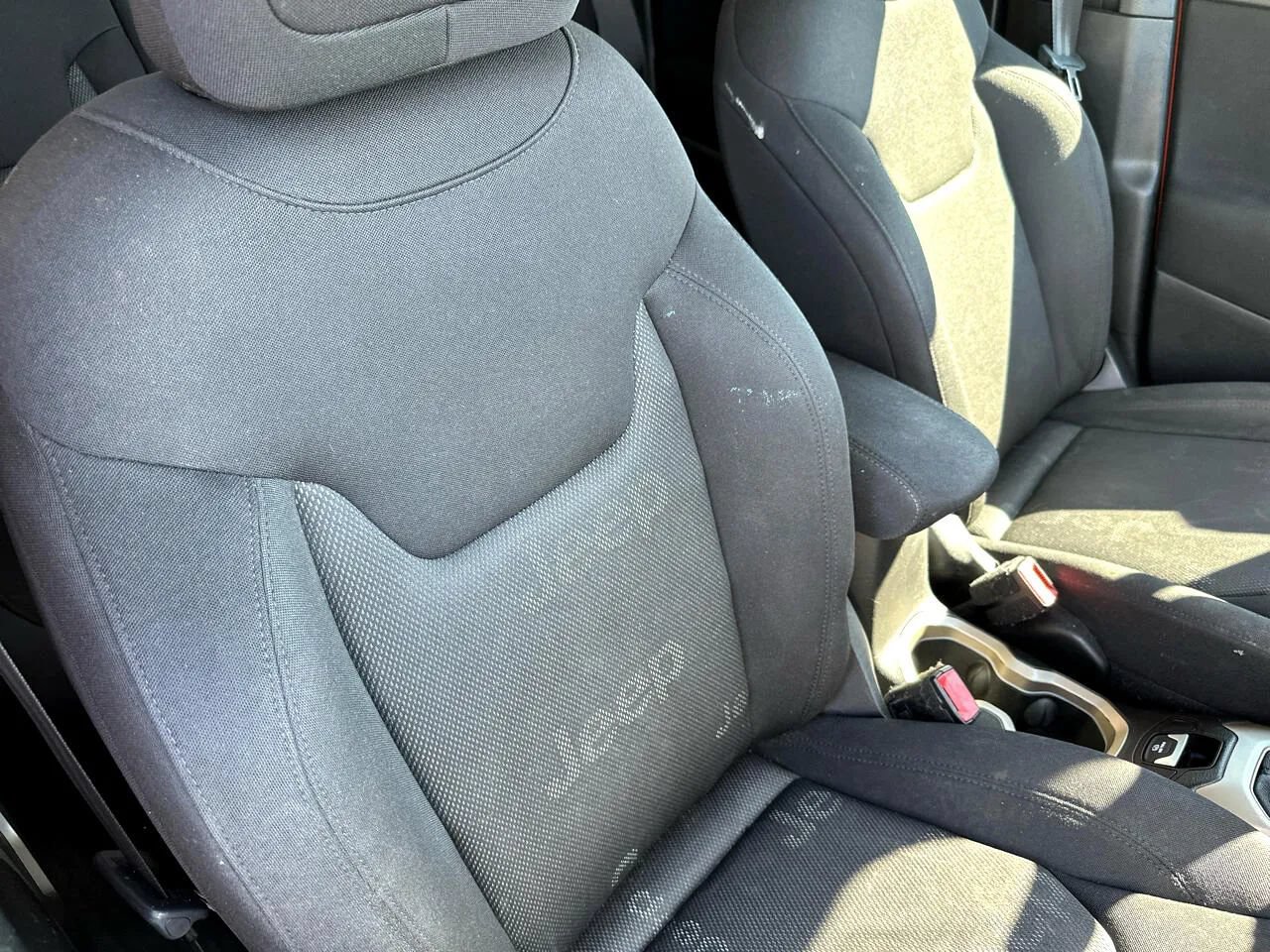 Used 2017 Jeep Renegade Latitude w/ Safety & Security Group AWD/4WD image 37
