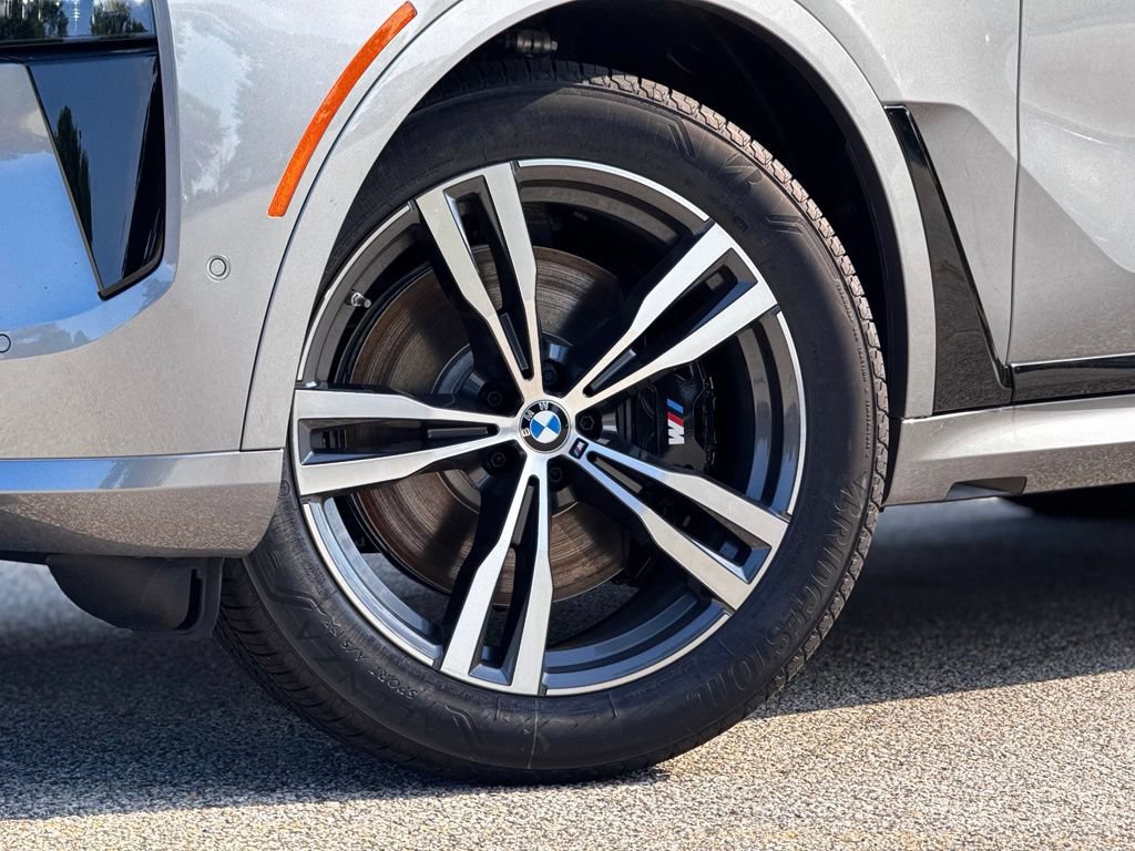 New 2027 BMW X7 xDrive40i w/ M Sport Package AWD/4WD image 2