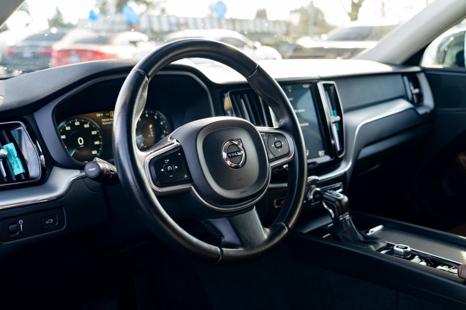 Used 2018 Volvo XC60 T5 Momentum w/ Convenience Package AWD/4WD image 14