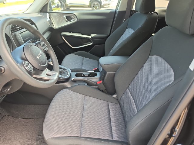 Certified 2025 Kia Soul LX FWD image 13