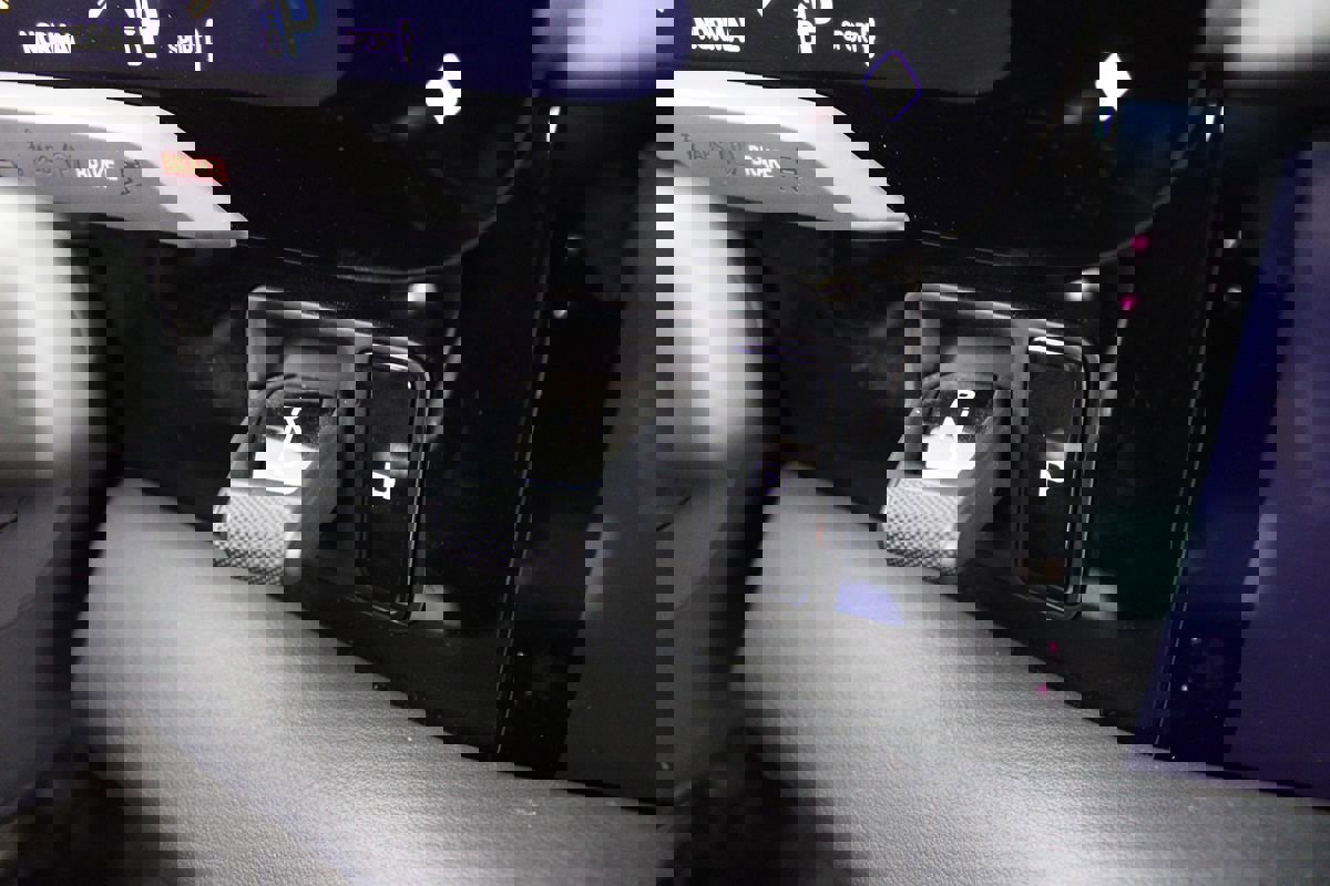 Used 2020 Porsche Taycan 4S image 23